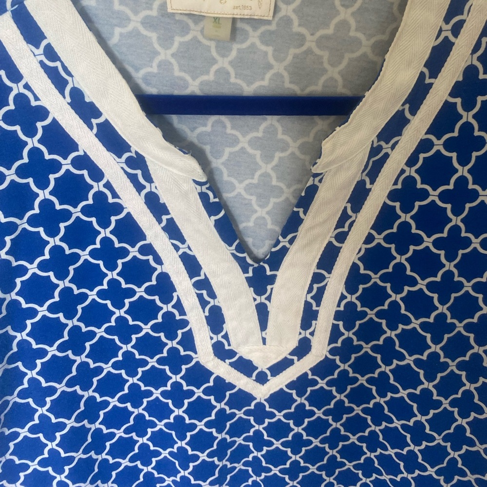 Pappagallo Blue and White Patterned Top